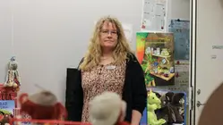 SPecialpedagog Ann-Louise Lallo står i lokal på Kreativa Lärrum.